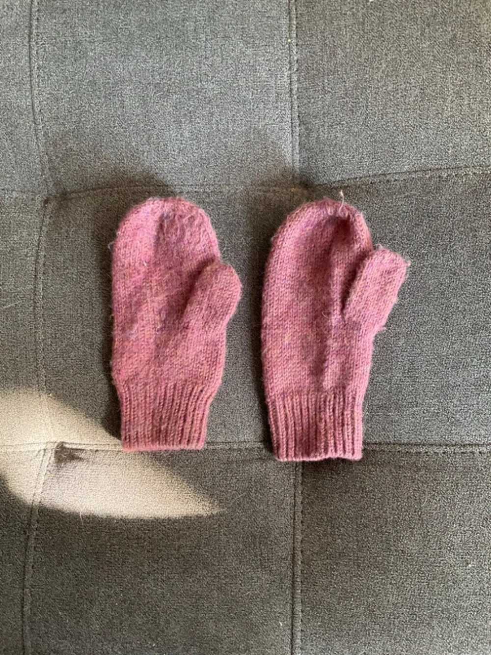 EUC Miou Baby Alpaca Knit Gloves